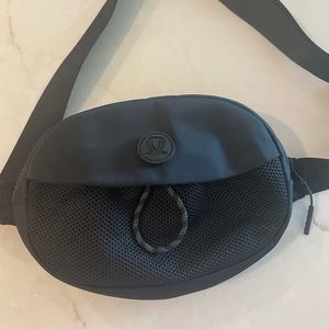 Lululemon take it on belt bag black
